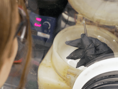 Teknologi Baru Titanium Perkuat Sel Surya Perovskit untuk Energi Terbarukan