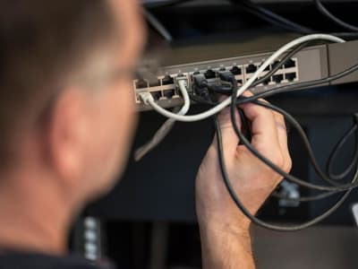 Kenapa Broadcom Bisa Jadi Pahlawan Tersembunyi di Revolusi AI Data Center