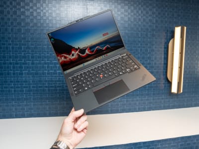 Lenovo Luncurkan Laptop Bisnis Ringan dan Canggih dengan Pilihan Prosesor Terbaru