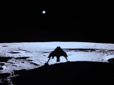 Robot Texas Blue Ghost Jadi Pesawat Komersial Pertama yang Mendarat di Bulan