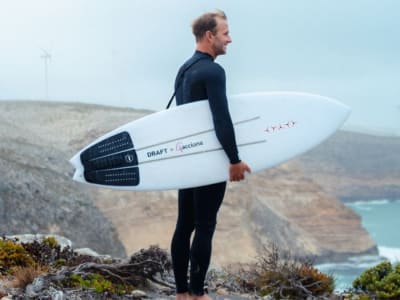 Inovasi ACCIONA: Ubah Blade Turbin Angin Bekas Jadi Papan Selancar Ramah Lingkungan