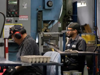 Manufaktur Kanada Kontraksi Terimbas Ketidakpastian Tarif Amerika Serikat