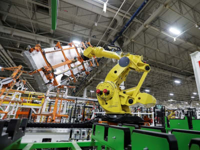 GM Angkat Chief AI Officer untuk Percepat Teknologi di Mobil Masa Depan