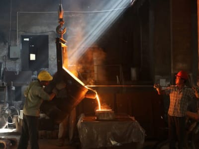 Harga Bijih Besi Turun Jelang Tarif AS, Dampak Ketegangan Perdagangan AS-China