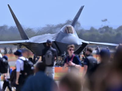 China Gunakan Tenun Kuno untuk Solusi Canggih Material Pesawat Siluman