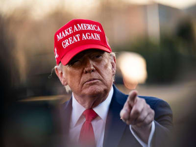 Trump Naikkan Tarif Impor Besar-besaran: Perang Dagang AS Meluas dan Risiko Ekonomi Meningkat