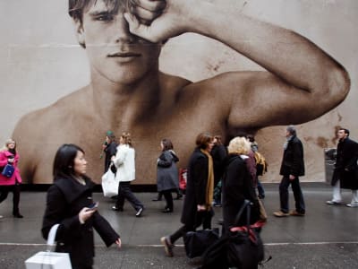 Tarif Dagang dan Penurunan Kepercayaan Konsumen Membayangi Penjualan Pengecer AS 2025