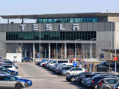 Dampak Kontroversi Politik Elon Musk pada Penjualan Mobil Tesla di Dunia