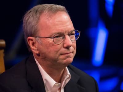 Eric Schmidt dan Para Ahli Anjurkan Strategi Defensif Hindari Perlombaan AI Superkuat