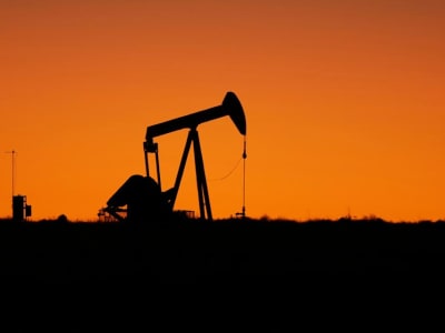 Harga Minyak Anjlok Akibat Perang Dagang dan Pasokan Baru OPEC