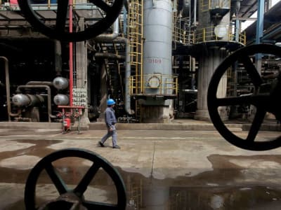 Harga Minyak Stabil Setelah Turun Tajam Akibat Tarif dan Produksi Naik