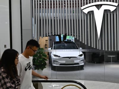 Penjualan Tesla di Tiongkok Merosot 51,5 Persen Karena Persaingan Ketat Lokal