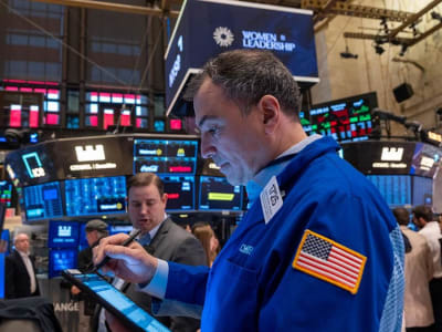 Saham AS Turun Tajam Karena Dampak Tarif Trump pada Industri Otomotif