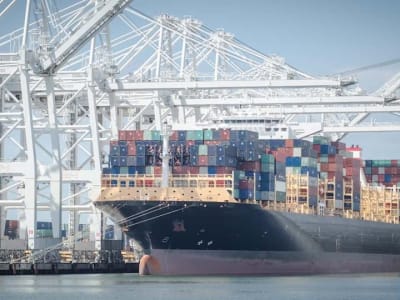 Tarif Kontainer Trans-Pasifik Turun Drastis Saat Frontloading Selesai