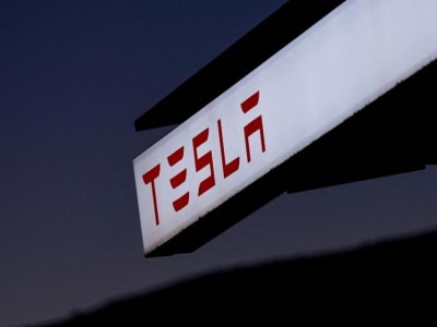 Saham Tesla Jatuh 6% Karena Gangguan Produksi dan Kontroversi Elon Musk