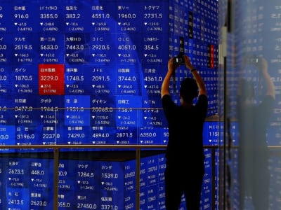 Pasar Global Bergejolak Akibat Kebijakan Tarif AS dan Ketidakpastian Ekonomi