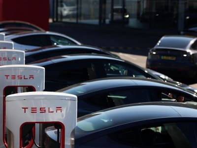 Pengguna Tesla di Inggris Jual Mobil Bekas karena Kontroversi Elon Musk