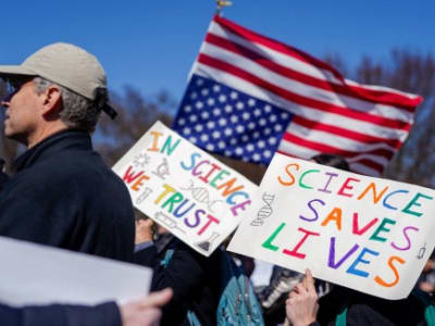 Ilmuwan Bergerak Melawan Pengurangan Dana dan Pemecatan Ilmiah oleh Pemerintahan Trump