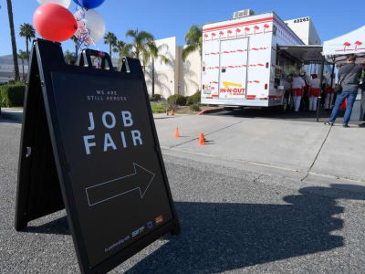 Pasar Tenaga Kerja AS Stabil di Tengah Ketidakpastian Tarif dan Kebijakan