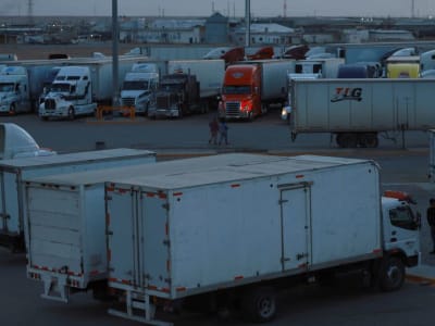 Tarif Trump Bikin Harga Pengiriman Truk AS-Canada Meningkat Drastis