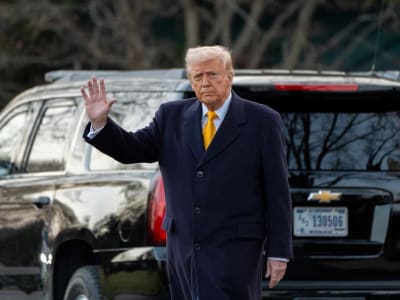 Trump Tetap Akan Terapkan Tarif Baru Meski Risiko Resesi Mengintai