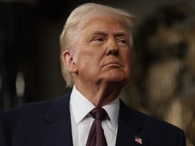 Trump Tegaskan Tarif Naik: Ekonomi AS Hadapi Ketidakpastian Berat