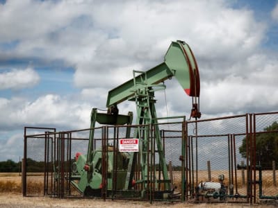 Harga Minyak Turun Karena Tarif AS dan Produksi OPEC+ Meningkat