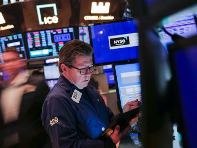 Pasar Saham Turun Tajam Karena Ketidakpastian Tarif dan Ancaman Resesi AS