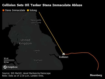 Kapal Tanker Terbakar dan Tumpah Bahan Bakar Setelah Tabrakan Dekat Inggris