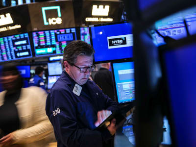 Pasar Saham AS Tertekan Akibat Perang Dagang dan Kekhawatiran Ekonomi