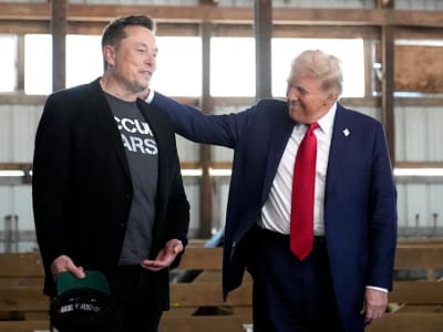 Trump Beli Tesla untuk Dukung Elon Musk di Tengah Tekanan Politik dan Finansial