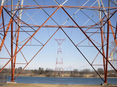 Ketegangan Dagang Kanada-AS Meningkat, Tarif Listrik dan Baja Jadi Senjata Trade War