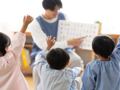 Penitipan Anak Dini Membantu Perkembangan Anak, Menentang Mitos Tiga Tahun Jepang