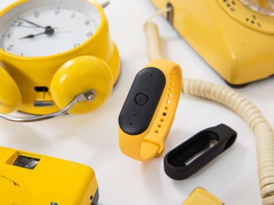 Bee: Wearable AI yang Membantu Memori, Tapi Belum Sempurna dan Kontroversial