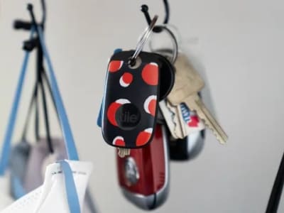Tile Pro 2024 Diskon Terbaik, Pelacak Bluetooth Terbaik untuk Liburanmu