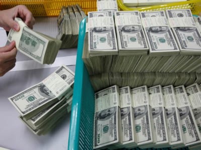 Dolar Menguat Tipis di Tengah Ketegangan Perang Dagang dan Ketidakpastian Ekonomi