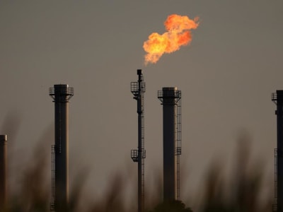 Harga Minyak Stabil Saat Inflasi AS Melambat dan Produksi OPEC Naik