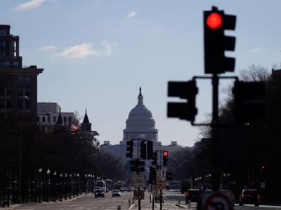 Risiko Resesi AS Melonjak Akibat Tarif Impor dan Ketidakpastian Politik 2025