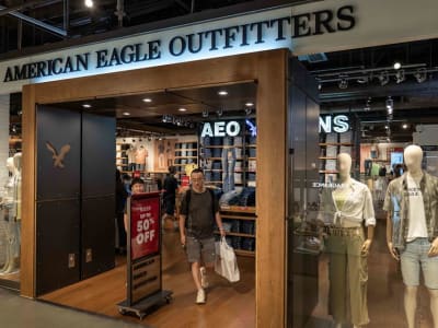 American Eagle Outfitters Turun Pendapatan Karena Konsumen Cemas Masa Depan