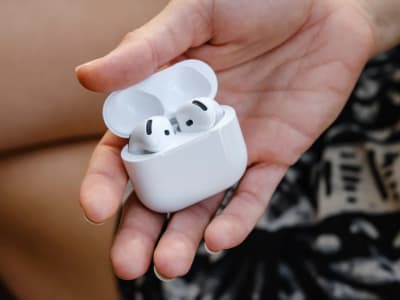 Diskon Terbesar AirPods 4: Fitur Unggulan di Balik Harga Murah
