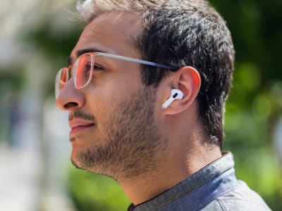 Apple Siapkan Fitur Terjemahan Langsung di AirPods Bersama iOS 19