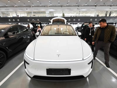Tesla Turunkan Harga Model Y dan Tingkatkan Teknologi Demi Saingi Mobil Listrik China