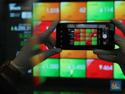 IHSG Terkoreksi Tajam Akibat Saham Teknologi Jatuh dan Defisit APBN 2025