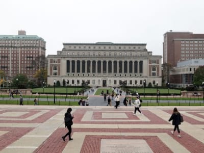 Kebijakan Trump Hentikan Dana Riset Columbia, Masa Depan Ilmuwan Muda Terancam