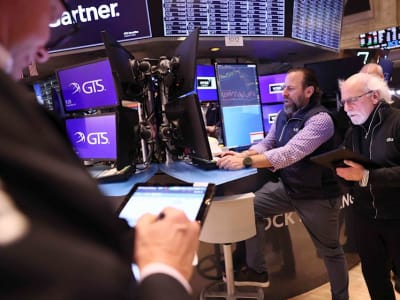 S&P 500 Naik 2,1% Setelah Kekhawatiran Shutdown Mereda dan Kinerja Perusahaan Mengejutkan