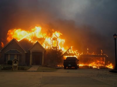 Kebakaran Hutan Besar di Stillwater Memicu Evakuasi Massal Warga Oklahoma