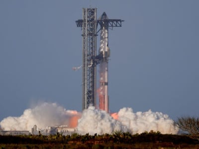 Starship SpaceX Siap Bawa Robot Tesla ke Mars Tahun Depan