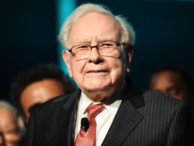 Warren Buffett Raup Rp5.000 Triliun, Siap Intip Peluang di Pasar Internasional