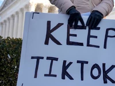 Trump dan Oracle Negosiasi untuk Selamatkan TikTok di AS dari Larangan