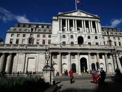 Dampak Perang Dagang dan Kebijakan Bank Sentral terhadap Pasar Saham Dunia